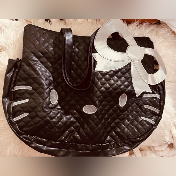 ✨Hello Kitty 2008 Sanrio Silver Bow Quilted Black Large
Tote Shoulder Bag Purse✨ - Picture 4 of 7